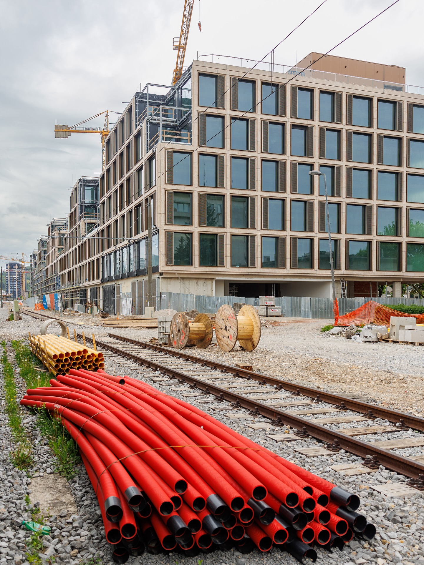 Behind each captured moment on-site stands a team of committed professionals engineers, architects, builders, and all those who bring this project to life, day by day. 👷🏻‍♂️

Their work may not always be in the spotlight, but its impact is lasting. Step by step, they’re shaping a modern, sustainable, and high-quality workspace in the heart of Ljubljana. 😊🏗️

#corwin #vilharia #ljublana #developer