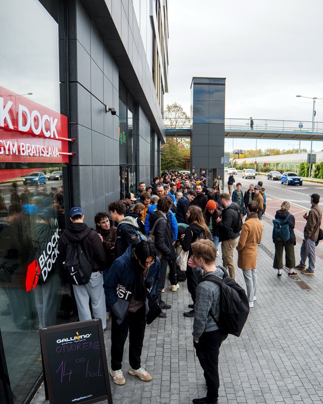 We’re glad that @block.dock chose #Einpark as its home. 🧗🏽

Thank you for bringing this well-loved bouldering concept here and for being part of the everyday life in Einpark.

Since opening last year, Block Dock has become a natural place for movement, sport, and an active community exactly the kind of concept we’re happy to support. 🖤

#corwin #developer #bratislava #petrzalka
