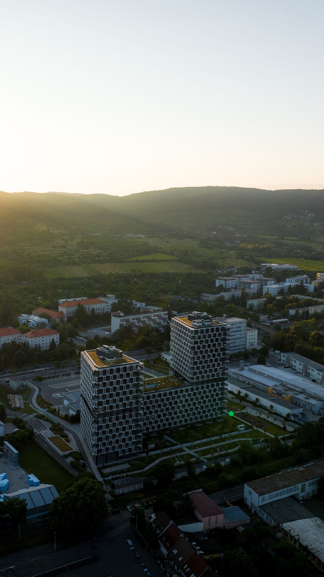 Green roofs keep the city cooler, the air cleaner, and your mornings brighter. 🍃☀️