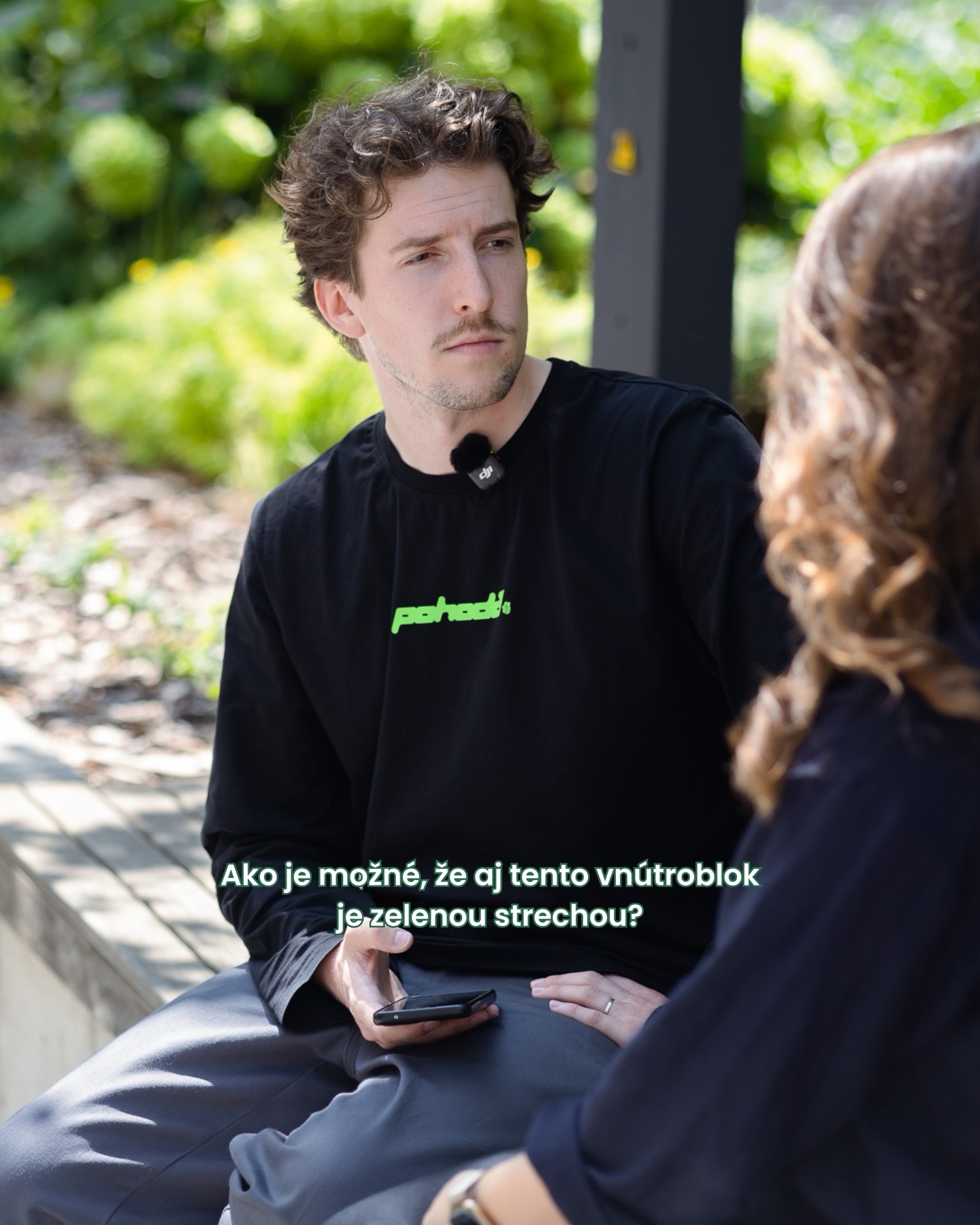 Tipli by ste si, že stojíte na streche? Ani my nie. 🌱

A práve v tom je jej čaro.

To, čo vyzerá ako park, môže byť v skutočnosti strecha, ktorá pracuje pre mesto každý deň. 💚