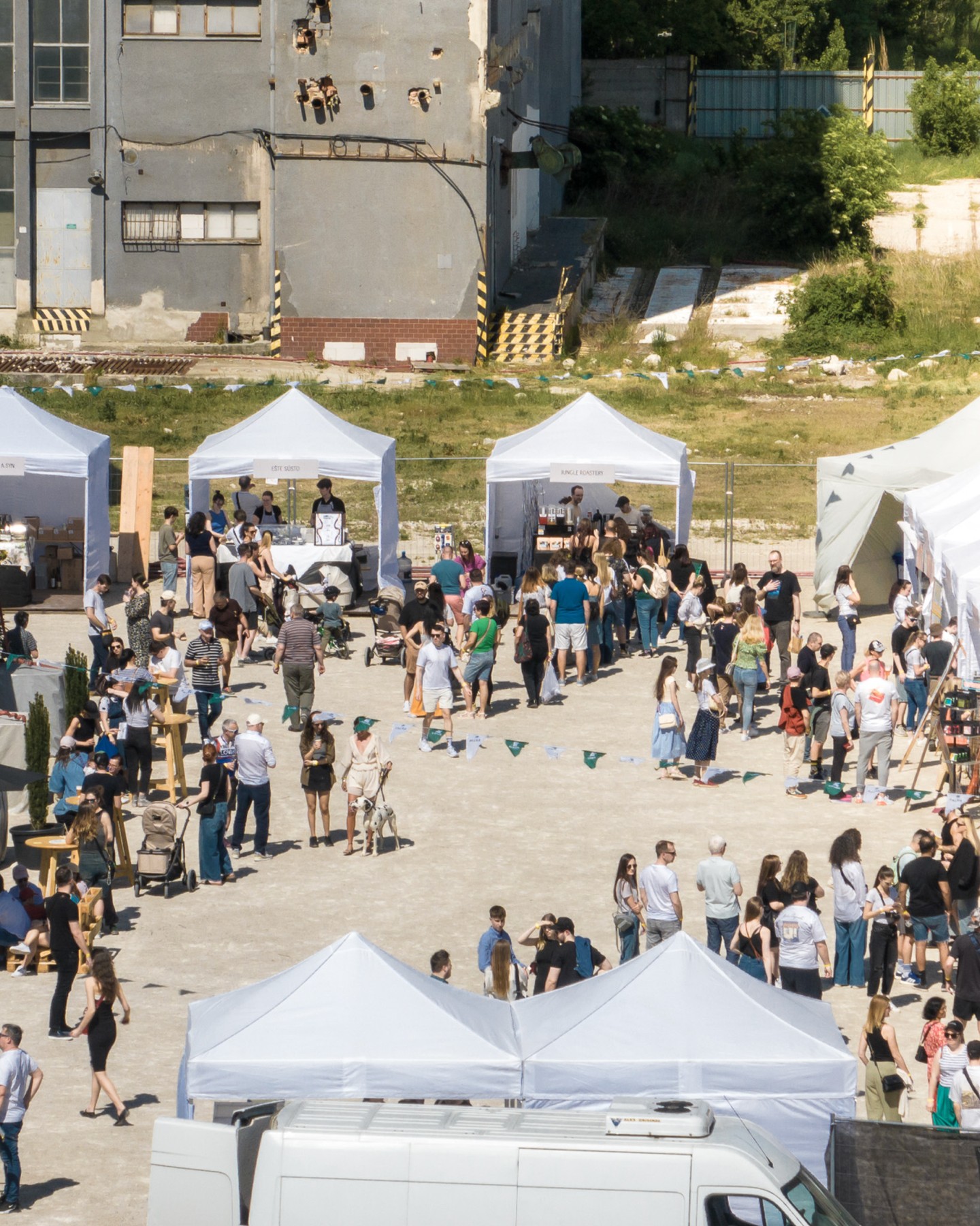 Minulý rok Palma ožila hudbou, stretnutiami a momentmi, ktoré si pamätáme dodnes. 💛

A už tento piatok to zažijeme znova.
PALMA LIVE sa vracia s tretím ročníkom – a tento bude pre nás výnimočný.

Už 1. mája o 10:00 totiž odštartujeme aj dlhoočakávaný predaj bytov. 🏡

Ak premýšľate nad novým domovom, zastavte sa pri stánku nášho projektového tímu a spoznajte štvrť, ktorú pre vás pripravujeme.
Palma však nebude len o bývaní.

Čaká vás deň plný hudby, dobrého jedla, poctivých produktov od slovenských farmárov, umenia a stretnutí, ktoré dávajú tomuto miestu zmysel.

Tešíme sa na vás. Vidíme sa pozajtra na Palma LIVE. 👀